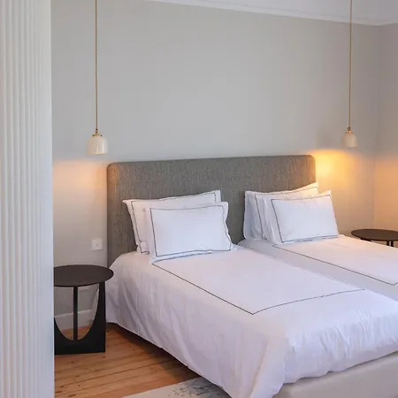 Du Chateau Grand Corbin