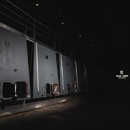 Du Chateau Grand Corbin