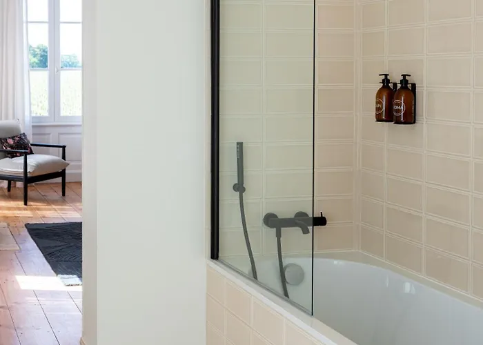 Du Chateau Grand Corbin 3* Saint-Émilion