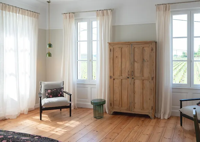 Du Chateau Grand Corbin 3* Saint-Émilion