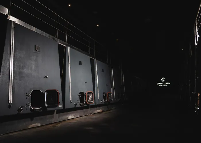 Du Chateau Grand Corbin