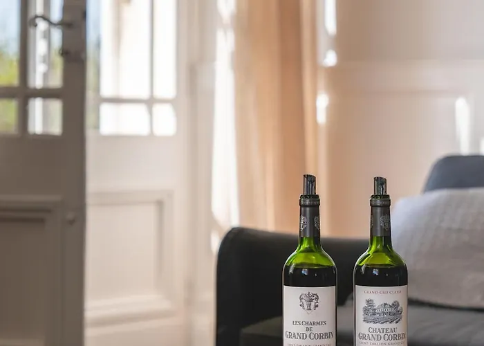 Couette-café Château Grand Corbin - 3*